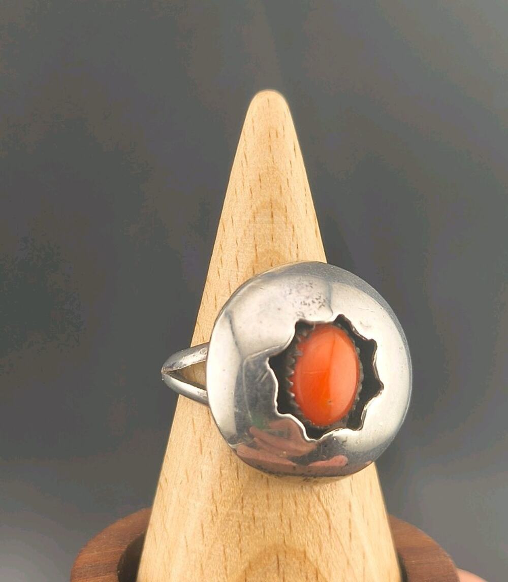 Vintage Southwestern Sterling Silver Coral Shadowbox Ring Size 7.5 - 5.71g